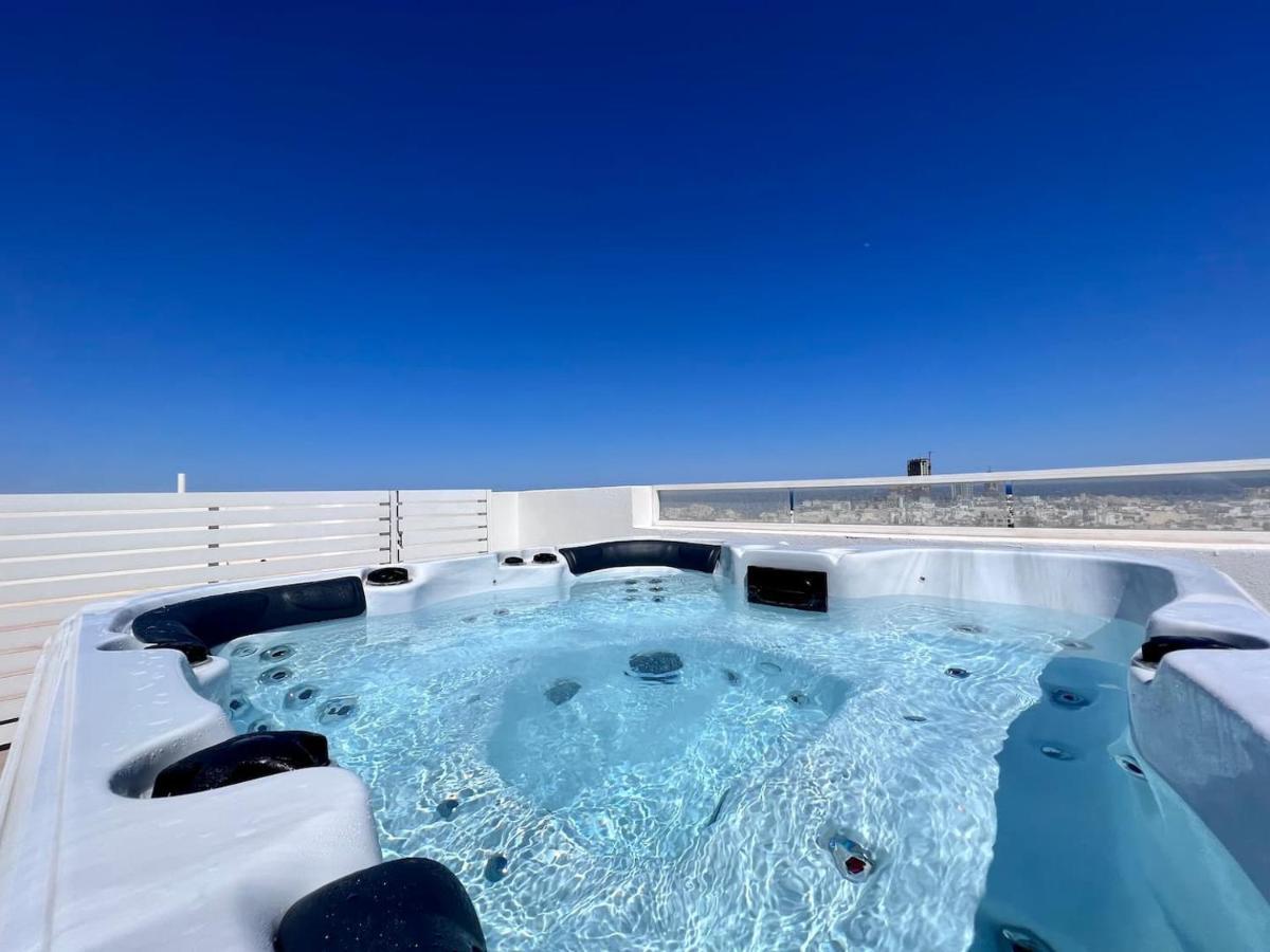 Unique Penthouse With Private Heated Jacuzzi, Close To Restaurants And Night Life Is-Swieqi Buitenkant foto