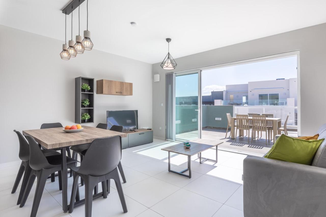 Unique Penthouse With Private Heated Jacuzzi, Close To Restaurants And Night Life Is-Swieqi Buitenkant foto