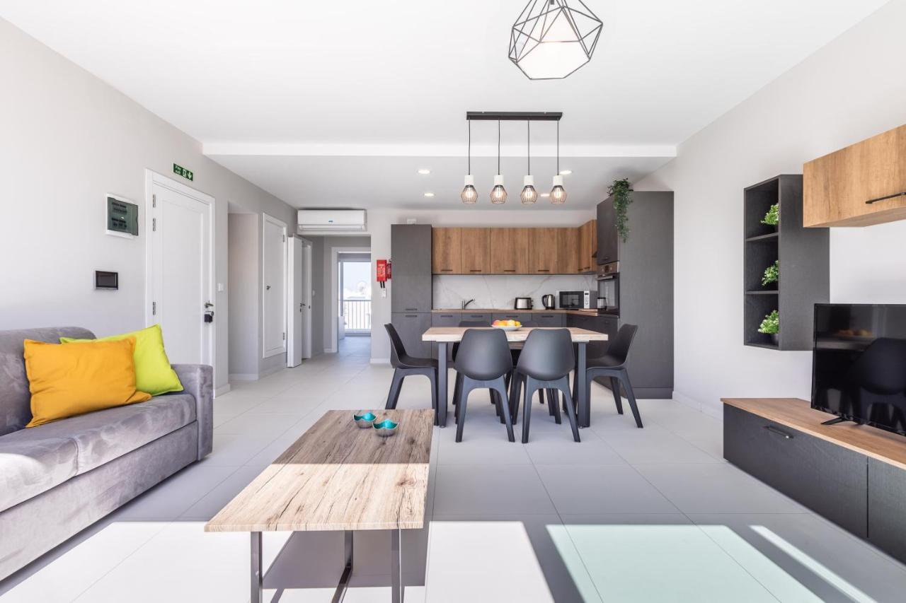 Unique Penthouse With Private Heated Jacuzzi, Close To Restaurants And Night Life Is-Swieqi Buitenkant foto