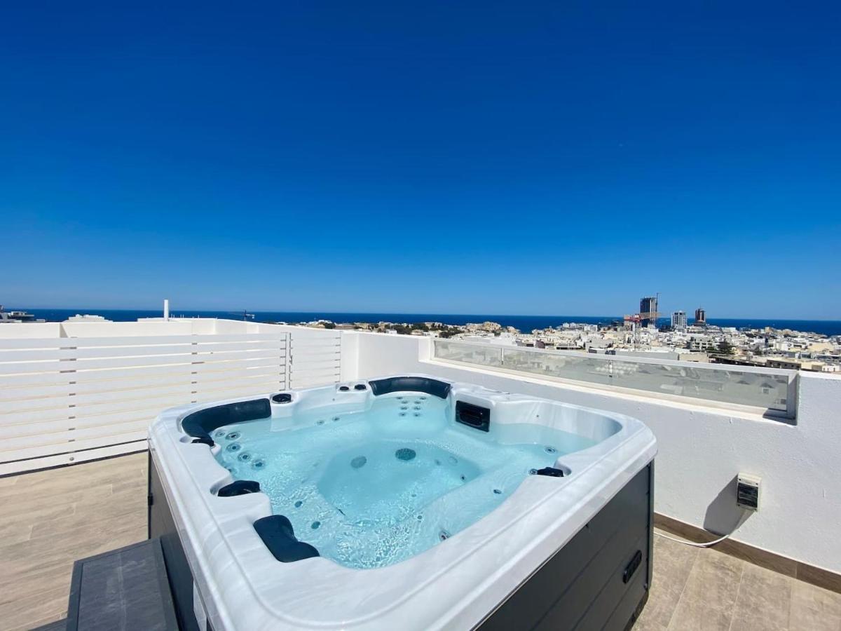 Unique Penthouse With Private Heated Jacuzzi, Close To Restaurants And Night Life Is-Swieqi Buitenkant foto