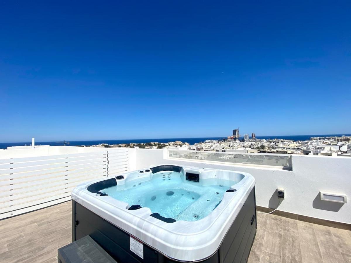 Unique Penthouse With Private Heated Jacuzzi, Close To Restaurants And Night Life Is-Swieqi Buitenkant foto