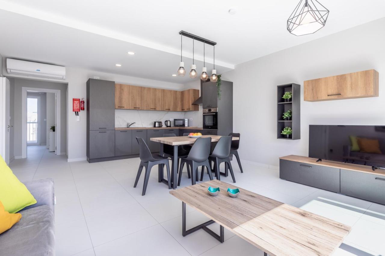 Unique Penthouse With Private Heated Jacuzzi, Close To Restaurants And Night Life Is-Swieqi Buitenkant foto