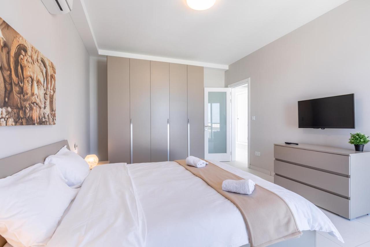 Unique Penthouse With Private Heated Jacuzzi, Close To Restaurants And Night Life Is-Swieqi Buitenkant foto